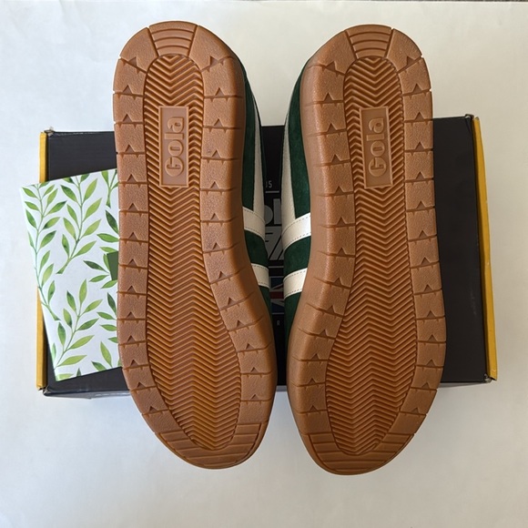 Gola Classics Men's Hurricane Suede Sneakers - Size 11
Evergreen/Offwhite/Gum - Picture 6 of 8